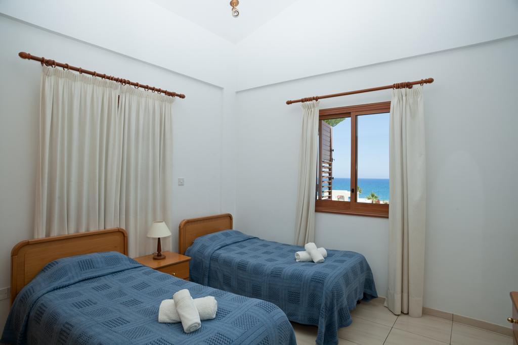 Amalia Villa Polis Exterior photo